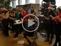 12.18 KOLEDOWANIE POD CHOINKA